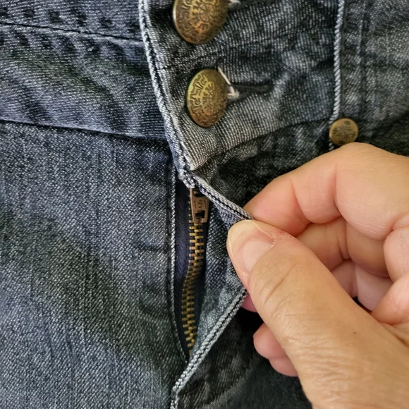 Jean shorts by One 5 One Ladies size 4 stretchy 5-pocket style - Picture 4 of 10